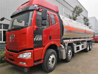 解放31.6方前四后八铝合金油罐車(chē)