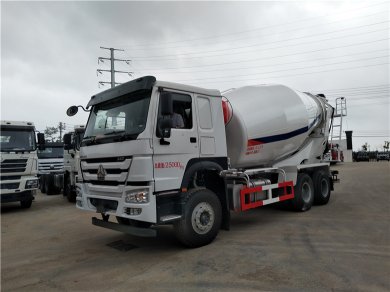 15方搅拌車(chē)重汽豪沃